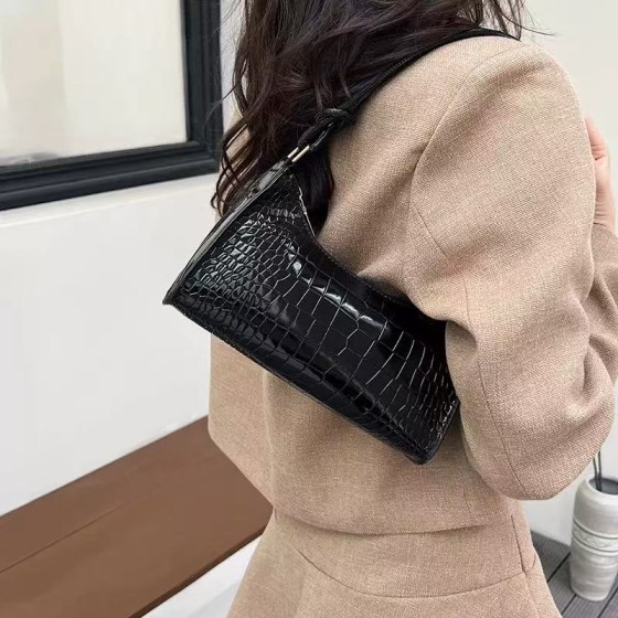 Niche design women's handbag, trendy and fashionable, versatile and stylish, perfect for adding a touch of ins style.